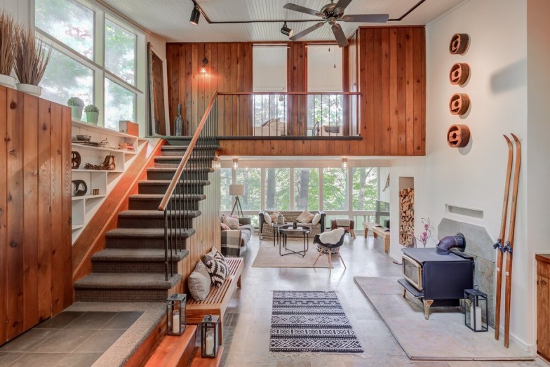 Wooden Guesthouse in the Forest