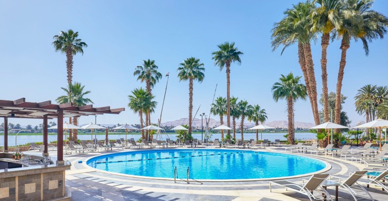 outdoor pool and bar at Steigenberger Resort Achti