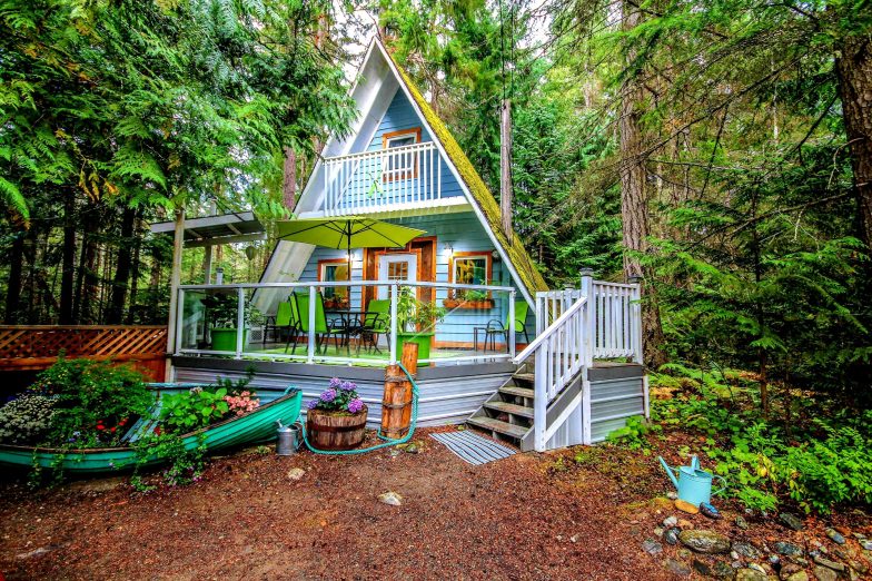 Stones Throw Cottage Retreat - Qualicum Beach