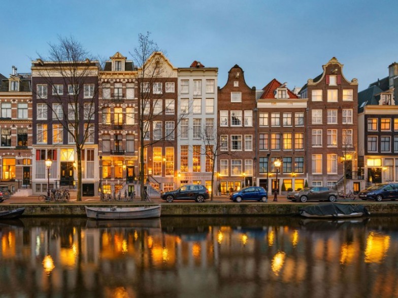 Ambassade Hotel