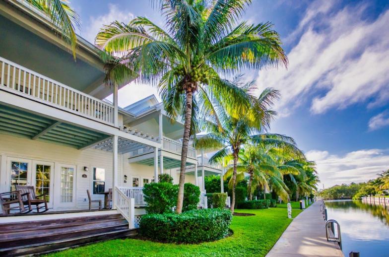 Coral Lagoon Resort Villas & Marina