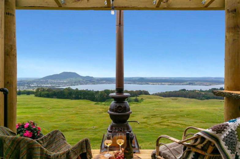 Edge Hill Hut, Romantic Getaway w/ Stunning Views