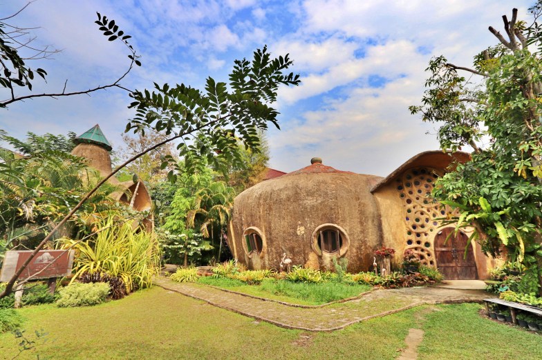 Leafy Greens huts set in the jungle