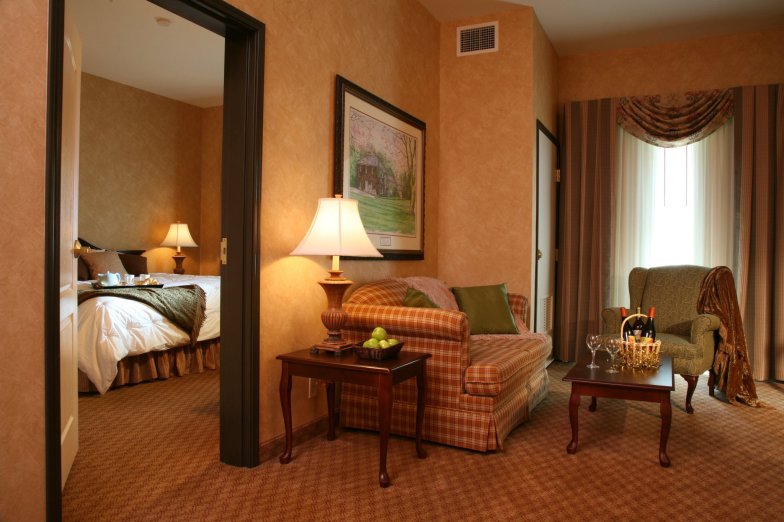 Irish Cottage Inn & Suites