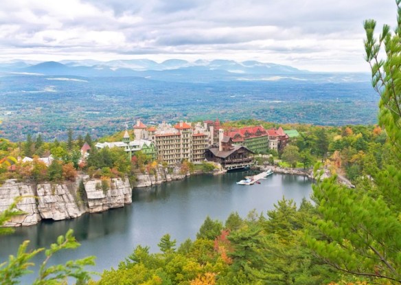 estate on the river's edge in upstate new york